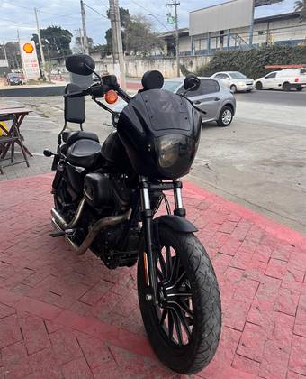 HARLEY-DAVIDSON SPORTSTER IRON 883 
